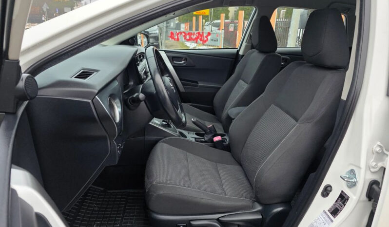 Toyota Auris full