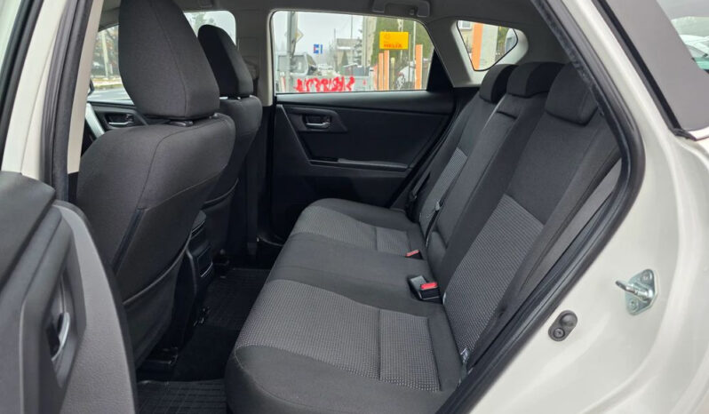 Toyota Auris full