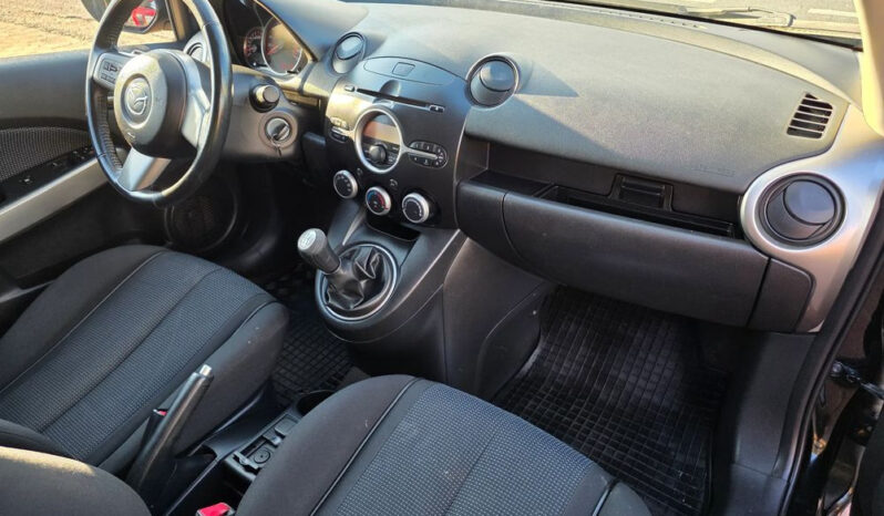 Mazda 2 full