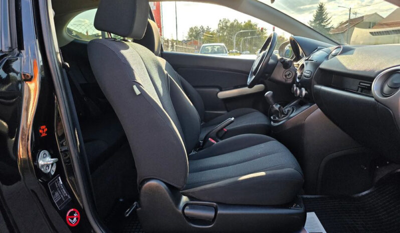 Mazda 2 full