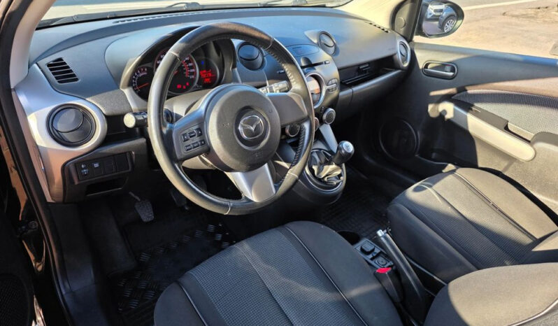 Mazda 2 full